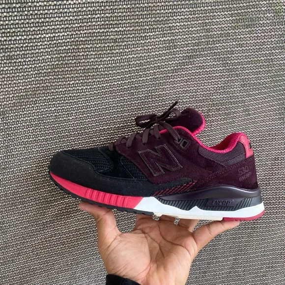 New Balance 530 Black Blackberry Red - Picture 1 of 8